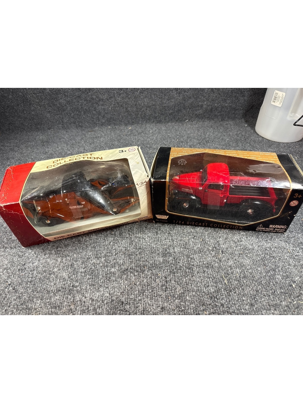 1:24 Diecast Car Truck Lot of 2 1937 Ford Pickup Classic Vehicles Boxed